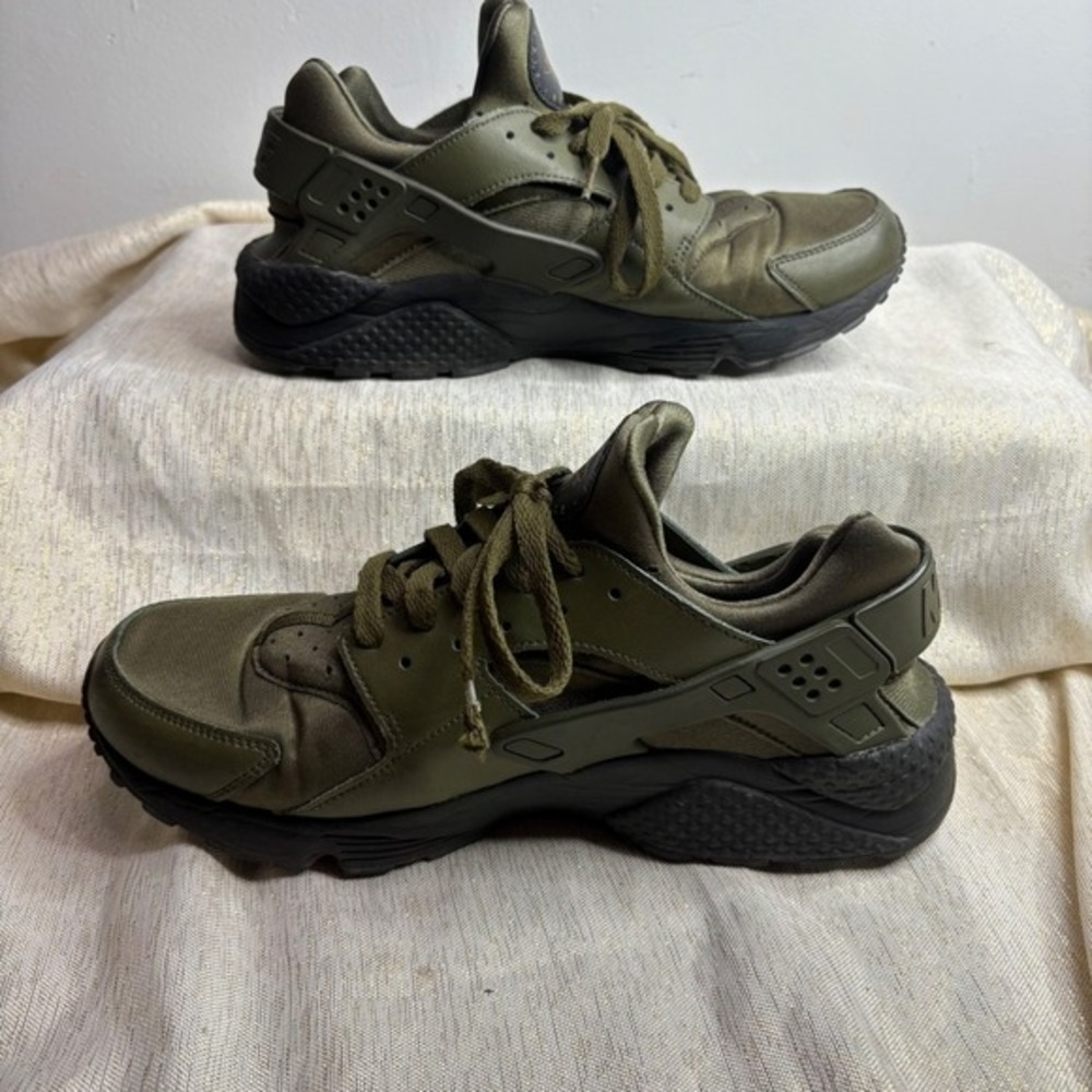 Nike Air Huarache Olive Green Running Lifestyle Sneakers Men US 10.5‎